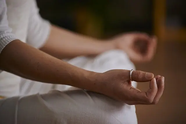 Comment Équilibrer Votre Dosha avec des Pratiques Quotidiennes