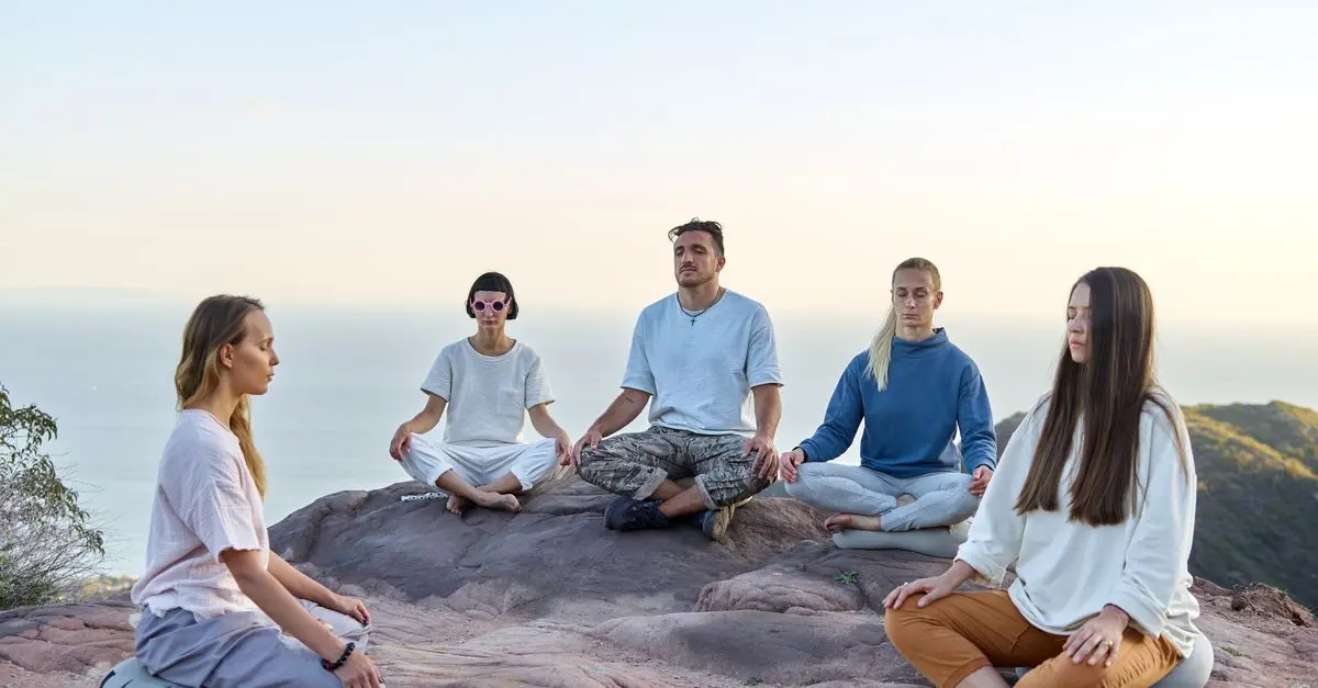 Comment Pratiquer le Dinacharya : Routine Quotidienne Ayurvédique