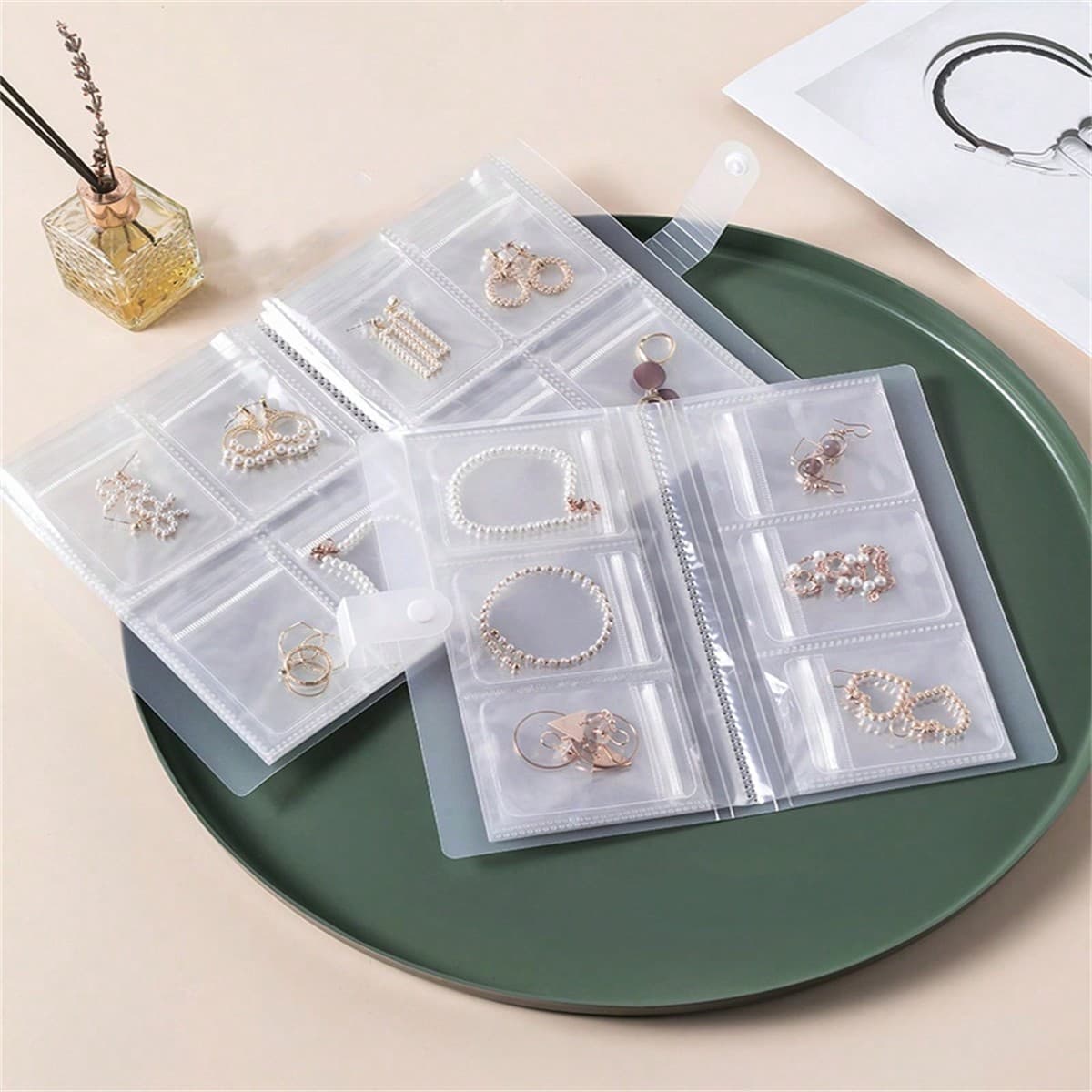 3 Options de boîte de rangement de bijoux avec des goujons d'oreille antioxydants, un organiseur de bagues et de bracelets, des sacs scellés et