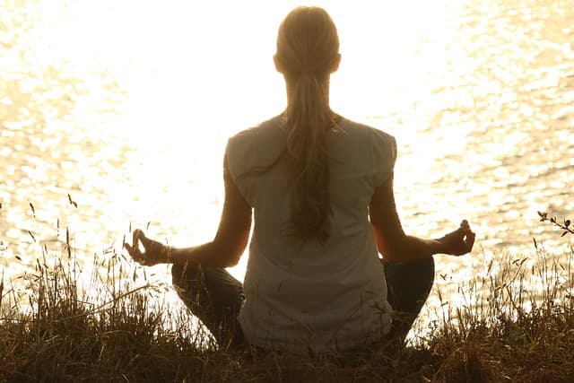 Comment Pratiquer le Yoga Ayurvédique pour Un Bien-Être Optimal